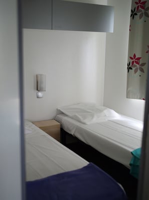 Comfort stacaravan, 3 slaapkamers | Een kluis op de kamer, gratis wifi, beddengoed