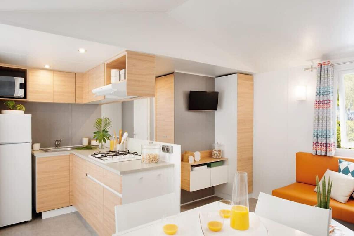 Premium Mobile Home, 3 Bedrooms | Living area