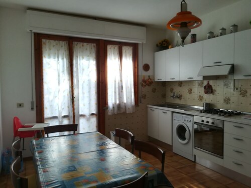Three-room apartment 4 + 2 beds very close to the sea