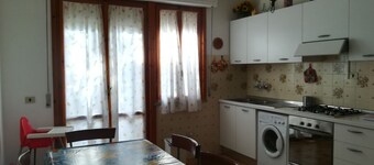 Three-room apartment 4 + 2 beds very close to the sea
