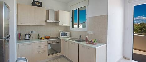 雪櫃、微波爐、爐具、多士爐