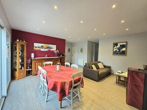 Interior - Charming House near Périgueux with WiFi, Enclosed Garden, and Baby Equipment (Champcevinel)