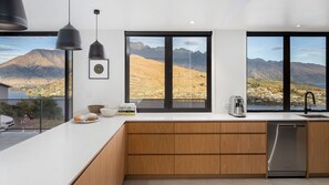 Interior - Oliver's Oasis | Luxury home | Spa Pool | BBQ | Fire (Queenstown)
