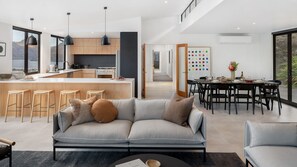 TV, fireplace - Oliver's Oasis | Luxury home | Spa Pool | BBQ | Fire (Queenstown)