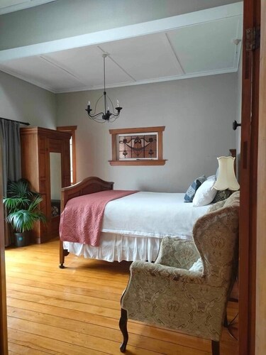 ✨3 Bdrm Guest Suite in 1920s Bungalow, North Shore