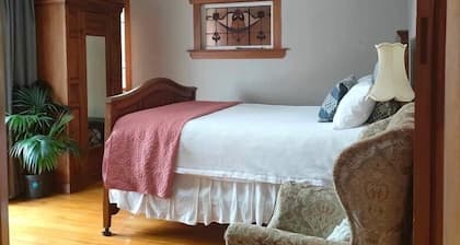 ✨3 Bdrm Guest Suite in 1920s Bungalow, North Shore