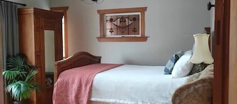 ✨3 Bdrm Guest Suite in 1920s Bungalow, North Shore