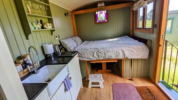 1 bedroom, travel cot, WiFi, bed sheets