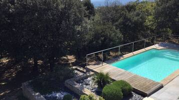 Piscina all'aperto, una piscina riscaldata