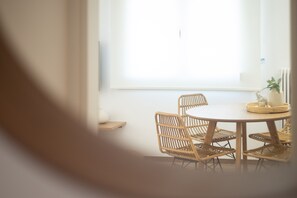 شقة سوبيريور | تناول الطعام داخل الغرفة