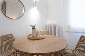 Apartamento superior | Opções para refeição no quarto