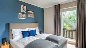 Deluxe Double Room, Balcony | Desk, laptop workspace, free WiFi, bed sheets