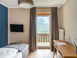 Single Room | Desk, laptop workspace, free WiFi, bed sheets