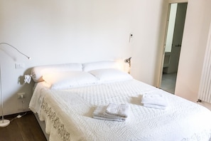 3 habitaciones, tabla de planchar con plancha, wifi y ropa de cama 