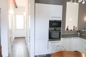 Macchina per tè/caffè, frigorifero, microonde, forno