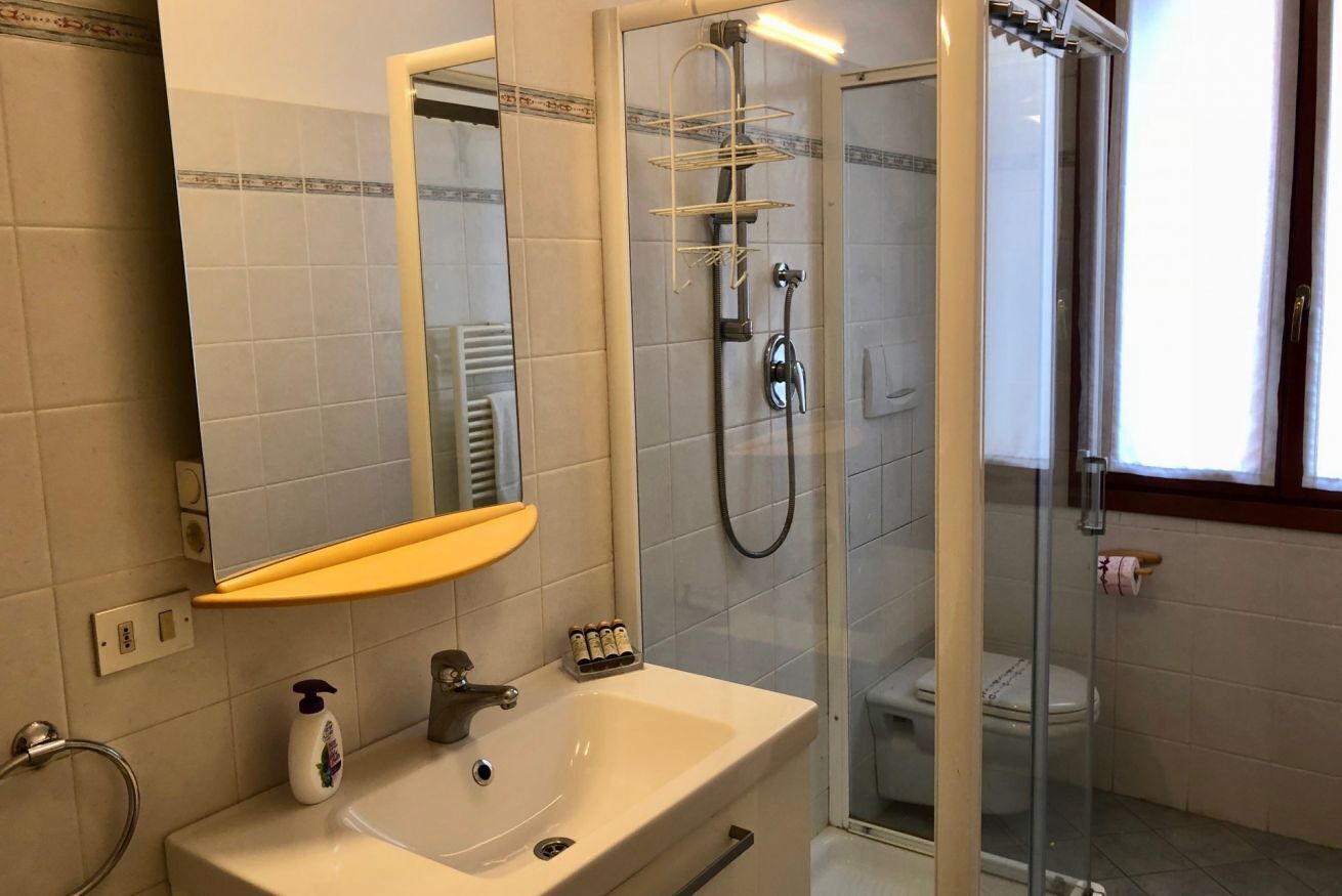 Doccia, asciugacapelli, bidet, asciugamani