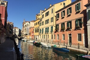 Marina - Ca'Marin-Apartment with canal view and exclusive patio (Venezia)