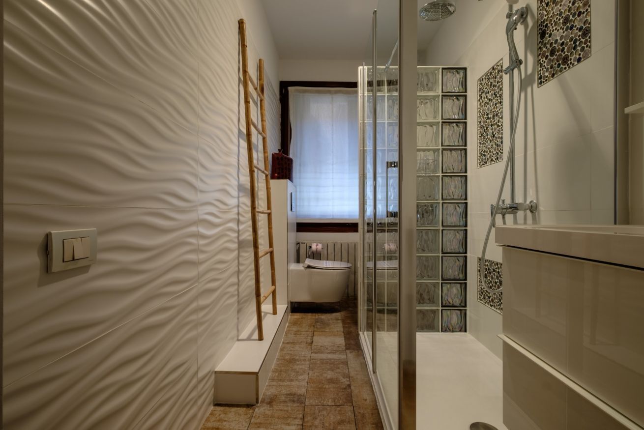 Combinazione doccia/vasca, asciugacapelli, bidet, asciugamani