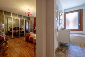 2 habitaciones, tabla de planchar con plancha, wifi y ropa de cama 