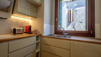 Réfrigérateur, micro-ondes, four, lave-vaisselle