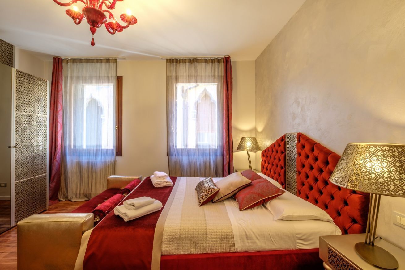 2 quartos, ferros/tábuas de passar roupa, Wi-Fi, roupa de cama