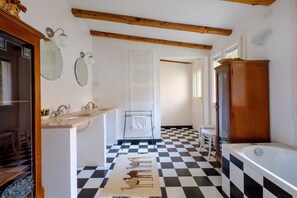 Combined shower/bathtub, hair dryer, bidet