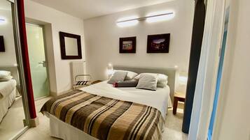 2 habitaciones, tabla de planchar con plancha, wifi y ropa de cama
