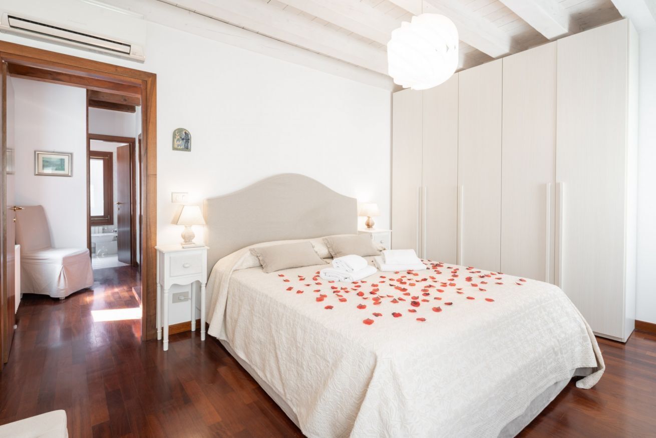 4 slaapkamers, een strijkplank/strijkijzer, wifi, beddengoed