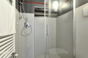 Shower, hair dryer, bidet, towels - Red Rose : Big apartment in an historical palace (Venezia)