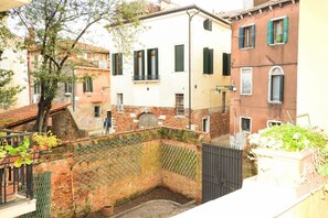 Property grounds - San Rocco-Lovely canal view and private terrace! (Venezia)