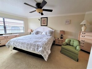 1 slaapkamer, een strijkplank/strijkijzer, wifi, beddengoed