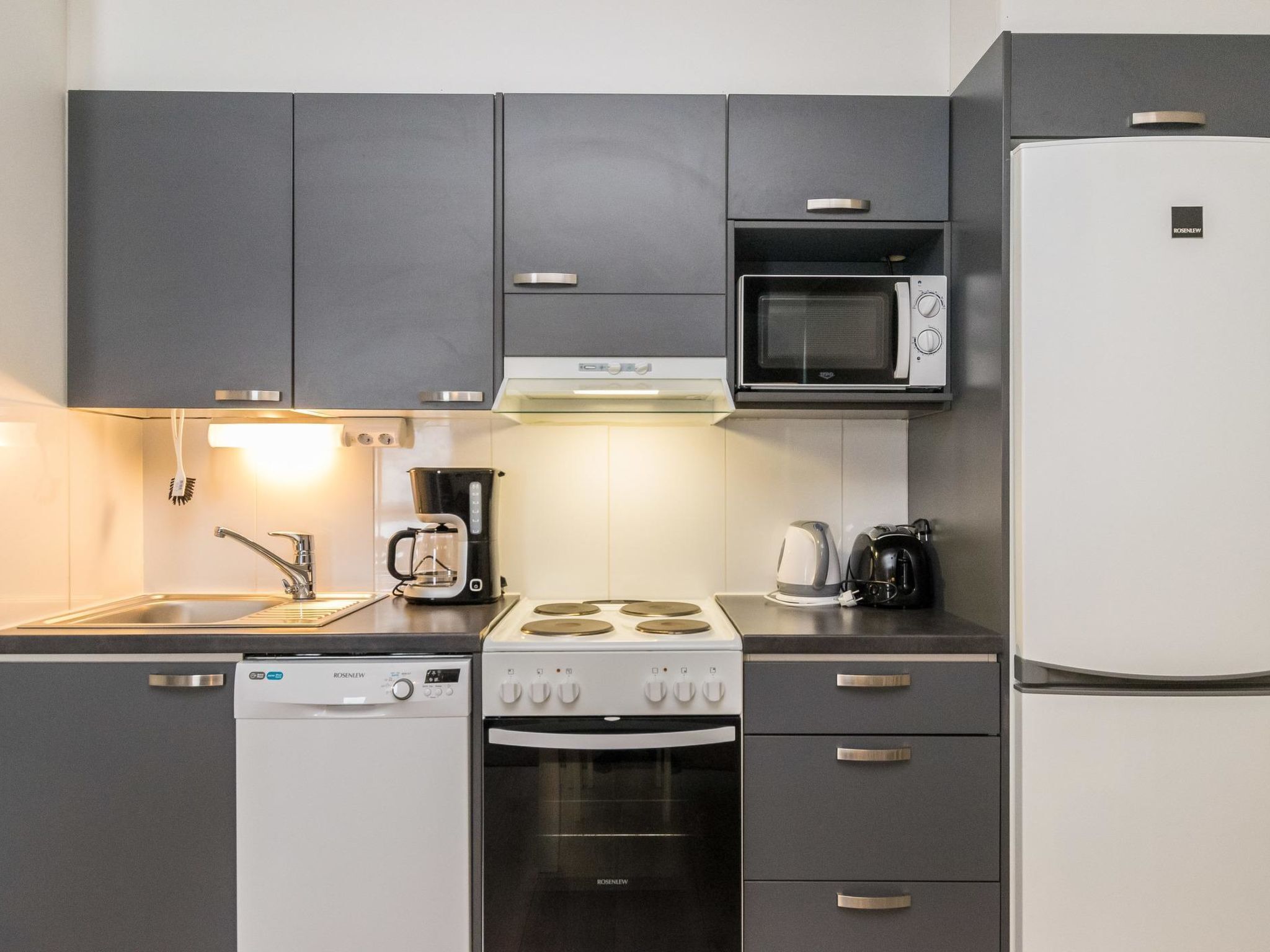 Fridge, microwave, dishwasher, cookware/dishes/utensils