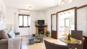 Televisie en een open haard