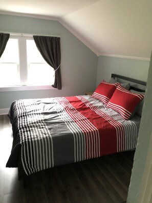 4 Schlafzimmer, Schreibtisch, Bügeleisen/Bügelbrett, Reisekinderbett