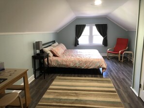 4 bedrooms, desk, iron/ironing board, travel cot