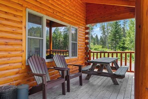Outdoor dining - Slack Tide at Rangeley Lake Resort - with shared waterfront on Rangeley Lake (Rangeley)