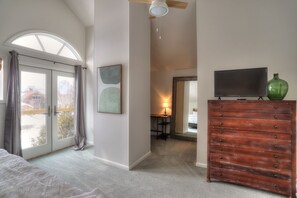 4 bedrooms, WiFi, bed sheets - Lakehouse Condo 3B | Shared Beach Access on Rangeley Lake (Rangeley)