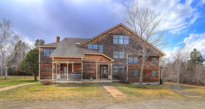 Lakehouse Condo 3B | Shared Beach Access on Rangeley Lake