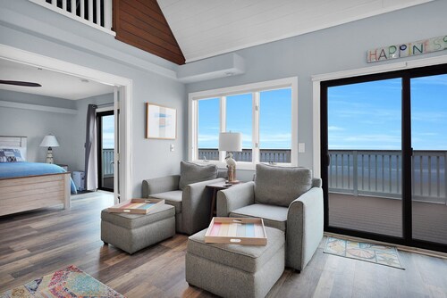 SA101 Beachfront home directly on the sand!