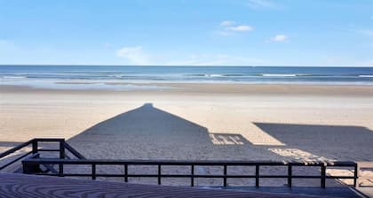 SA101 Beachfront home directly on the sand!