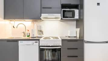 Fridge, microwave, dishwasher, cookware/dishes/utensils