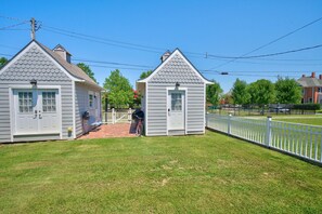 Exterior - Fins Up home- Park Views, Close to Beach, Shops (Cape Charles)