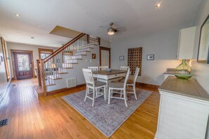 Dining - Fins Up - Chesapeake Properties (Cape Charles)