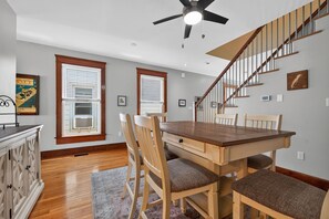 Dining - Fins Up home- Park Views, Close to Beach, Shops (Cape Charles)