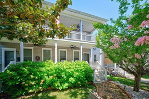 Exterior - Fins Up home- Park Views, Close to Beach, Shops (Cape Charles)