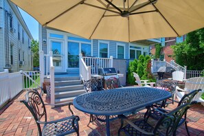 Outdoor dining - Fins Up home- Park Views, Close to Beach, Shops (Cape Charles)