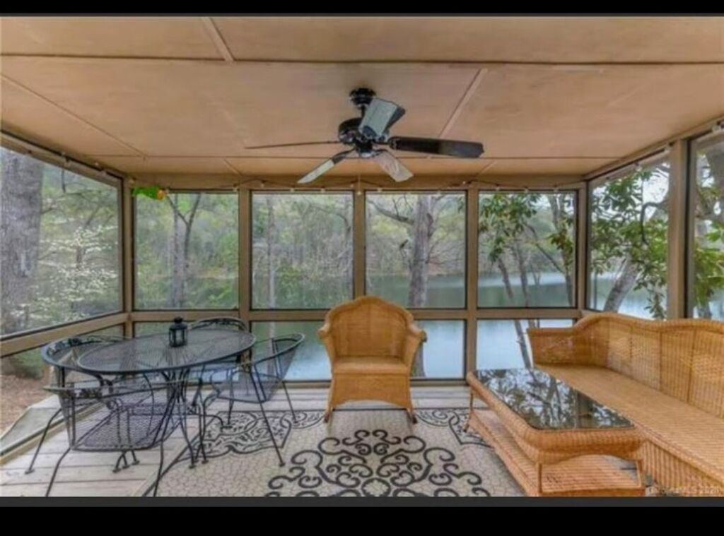 Lakefront Mountain View Golf Villa in Rumbling Bald Resort, Lake Lure