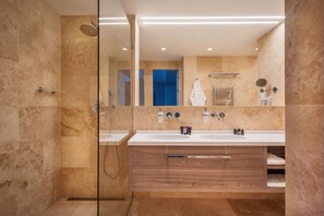 Dusche, Regendusche, Designer-Toilettenartikel, Haartrockner