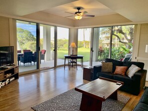 TV - Spacious Ground-Floor Condo on Golf Fairway | Vista Waikoloa (Waikoloa)