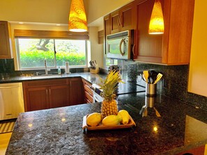 Fridge, microwave, oven, stovetop - Spacious Ground-Floor Condo on Golf Fairway | Vista Waikoloa (Waikoloa)